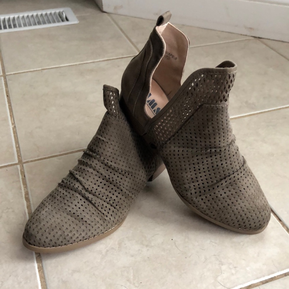 AMS Olive Green Women’s suede bootie